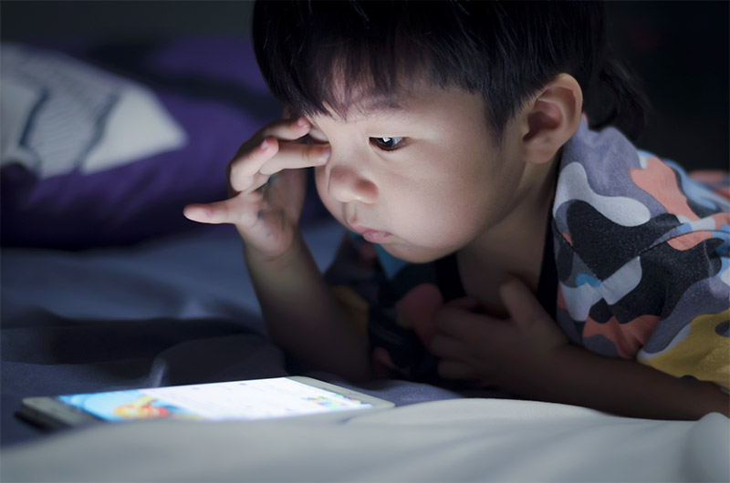 Bedtime Media Devices Are Keeping Your Kid Awake